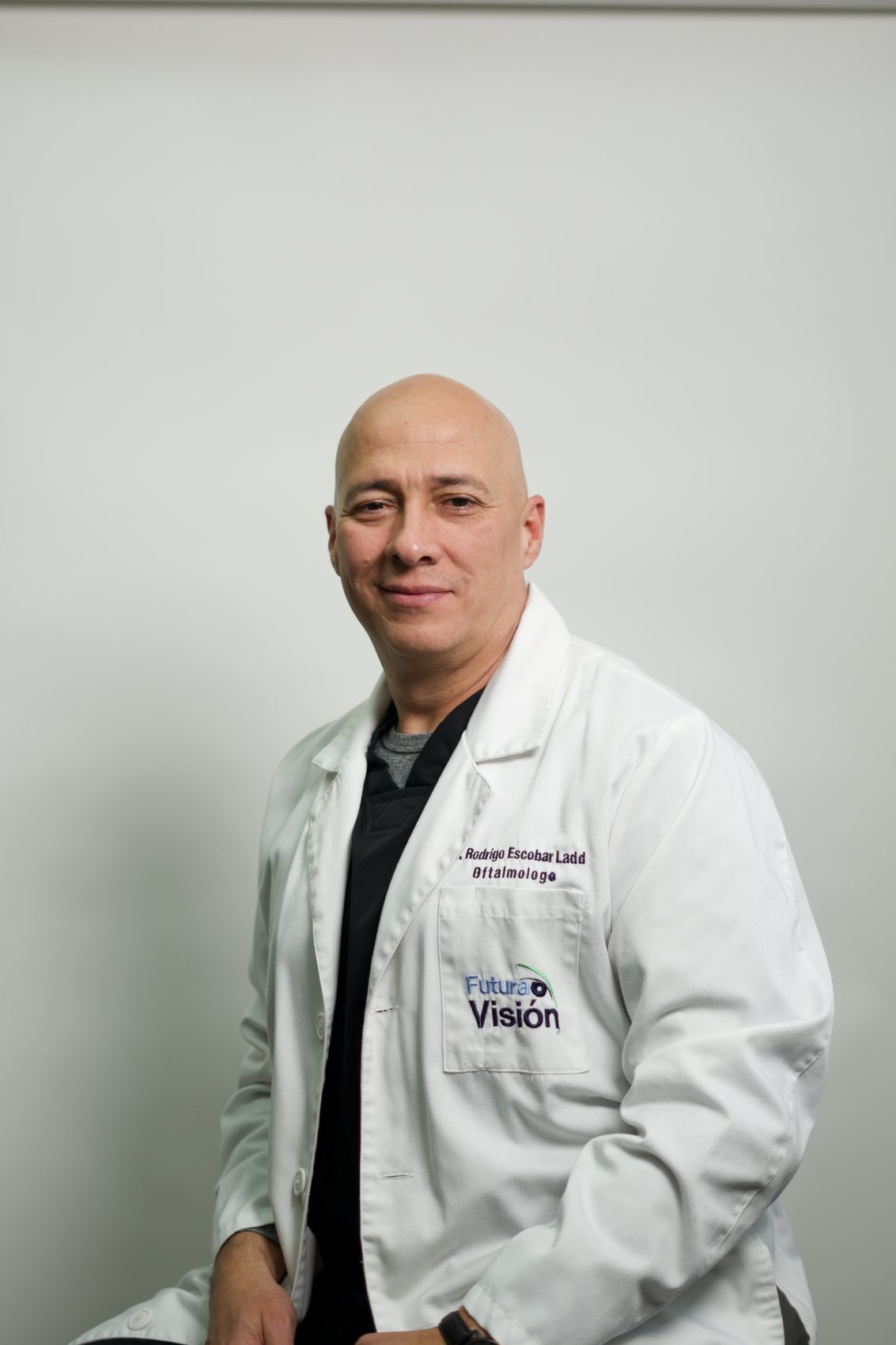 Dr. Rodrigo Escobar Ladd, Médico y Cirujano Oftalmólogo